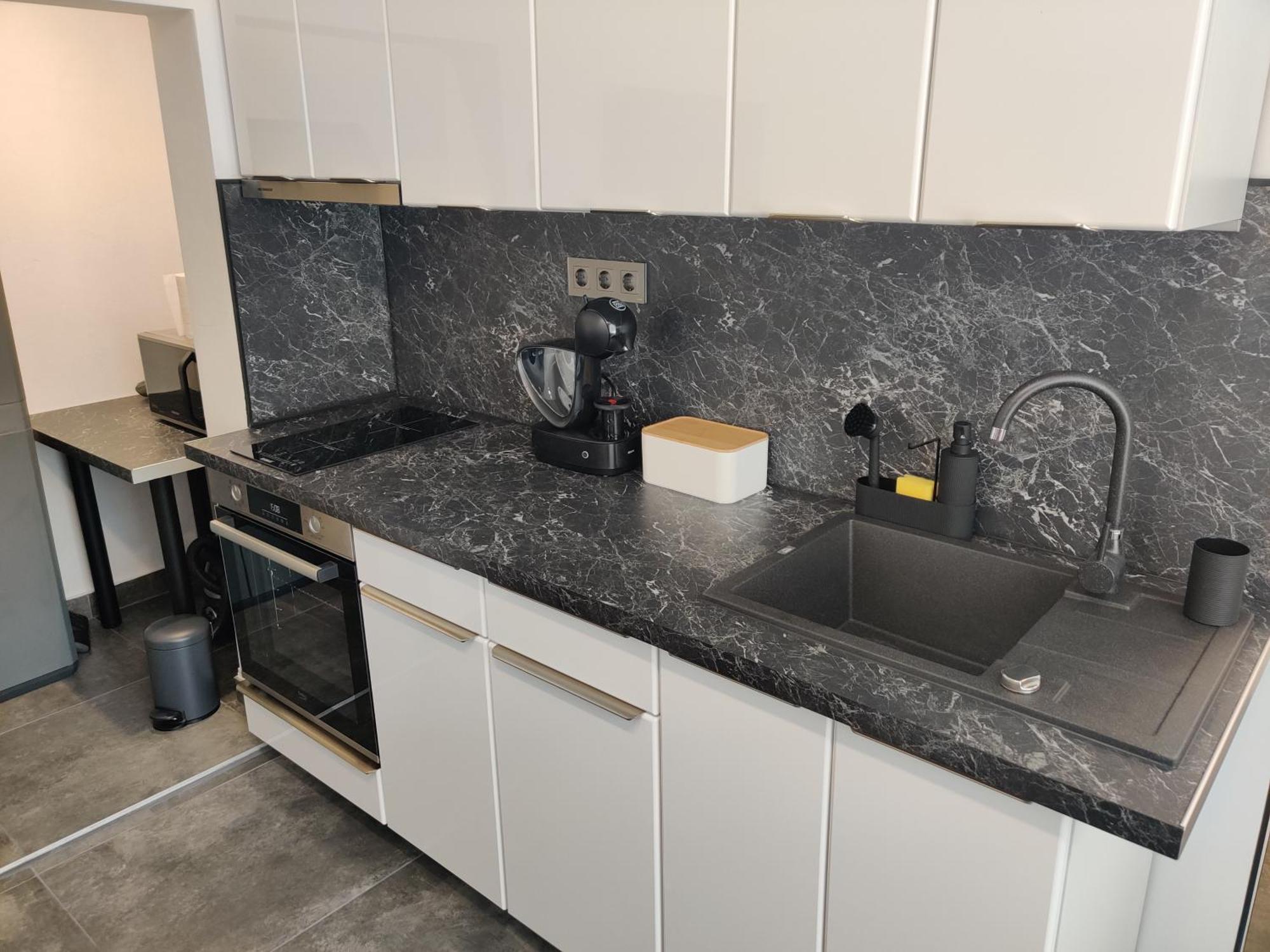 Apartment Casuta Cu Parcare Si Gradina - The Cozy Chic Retreat
